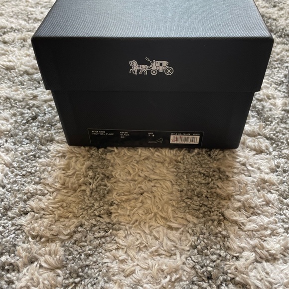 Coach heels size 7B - Picture 5 of 9